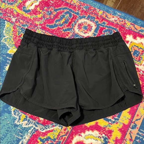 Lululemon Tracker women’s size 12 black shorts 3” inseam - Picture 1 of 10